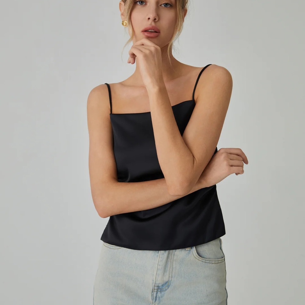 Knotted Backless Cami Top - Picture 5 of 5